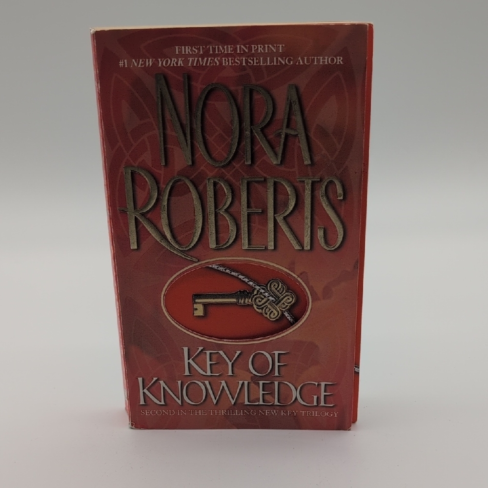 💵2/$10Bundle and Save💵Nora Roberts 'Key of Knowledge' Book